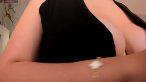 Snapshot of bellarosex1 chatting on November 14, 2025, 4:44 am Bella Rose online show from November 14, 2025, 4:44 am