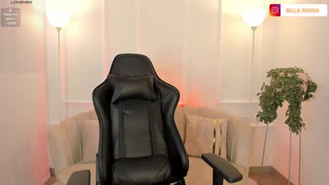 Snapshot of bellarossii chatting on February 6, 2025, 2:15 pm CALL ME BELLA online show from February 6, 2025, 2:15 pm