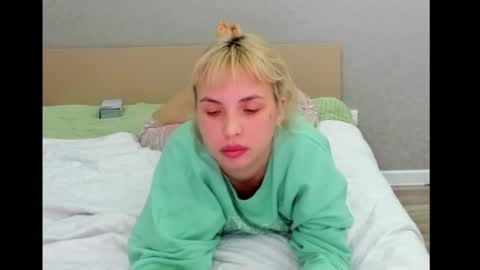 Bella Seen online show from December 15, 2024, 5:42 pm