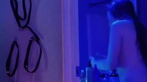 Bellaskeykeeper online show from February 18, 2026, 5:47 am