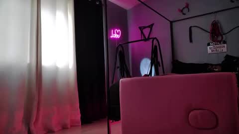 Bellaskeykeeper online show from February 20, 2026, 5:57 pm