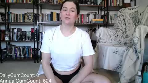 BellaStrange69 online show from May 4, 2026, 5:31 pm
