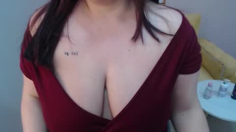 Bella online show from December 15, 2025, 4:44 pm