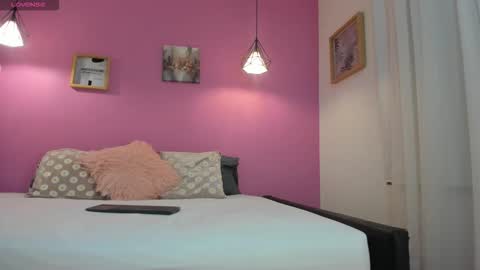 Bella Wild online show from February 5, 2026, 12:10 pm