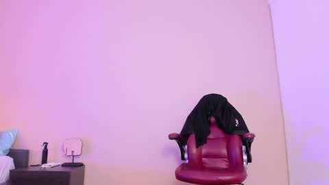 Bella Wild online show from March 17, 2026, 12:08 pm