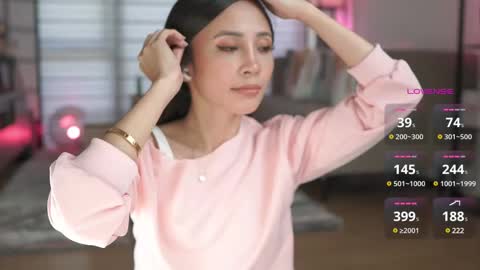 Snapshot of belle_adrienne chatting on February 13, 2025, 1:29 am Belle Adrienne IG online show from February 13, 2025, 1:29 am