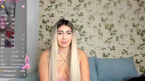 Snapshot of belle_hallle chatting on December 6, 2024, 9:02 pm LucyJelly online show from December 6, 2024, 9:02 pm