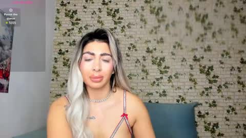 Snapshot of belle_hallle chatting on January 2, 2025, 7:07 pm LucyJelly online show from January 2, 2025, 7:07 pm