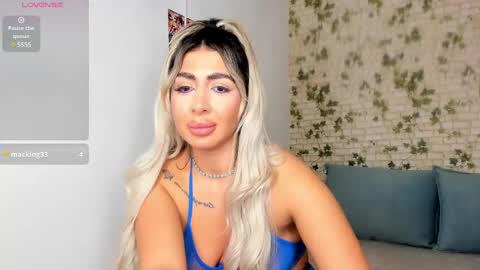 Snapshot of belle_hallle chatting on January 4, 2025, 8:59 pm LucyJelly online show from January 4, 2025, 8:59 pm