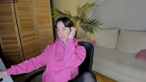 Bella online show from February 28, 2025, 2:20 am