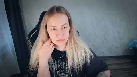 Snapshot of bellezza_ chatting on May 25, 2026, 6:03 pm Your Annabelle Wolf online show from May 25, 2026, 6:03 pm