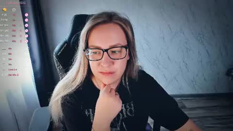 Snapshot of bellezza_ chatting on June 12, 2026, 1:43 pm Your Annabelle Wolf online show from June 12, 2026, 1:43 pm