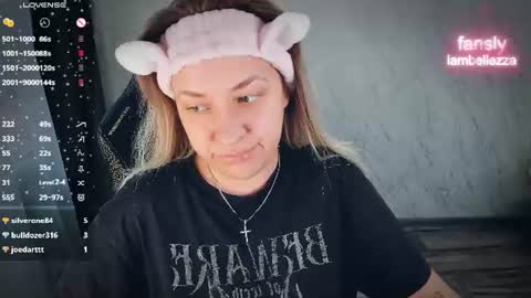 Snapshot of bellezza_ chatting on June 17, 2026, 5:03 pm Your Annabelle Wolf online show from June 17, 2026, 5:03 pm