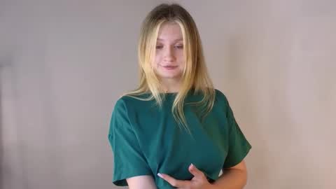 Vicki online show from November 23, 2025, 6:08 pm