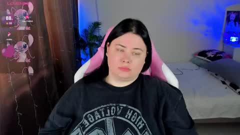 LinaBoo online show from November 12, 2025, 5:41 am