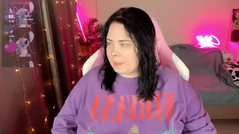 LinaBoo online show from November 23, 2025, 5:24 pm