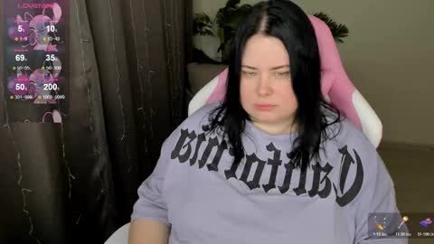 LinaBoo online show from December 17, 2025, 5:02 am