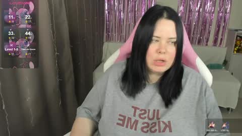 LinaBoo online show from May 13, 2026, 7:39 am