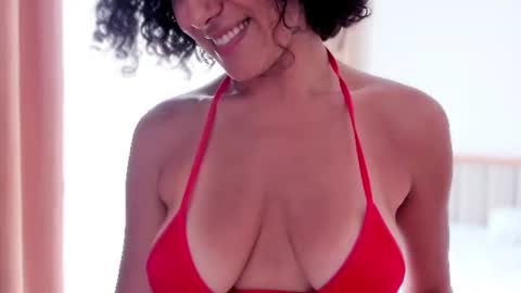 Snapshot of bemby_pam chatting on June 11, 2026, 11:25 pm A girl from your dreams online show from June 11, 2026, 11:25 pm