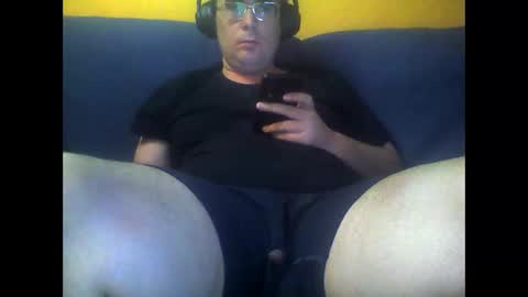 Snapshot of bender_35 chatting on January 7, 2025, 10:41 pm bender_35 online show from January 7, 2025, 10:41 pm