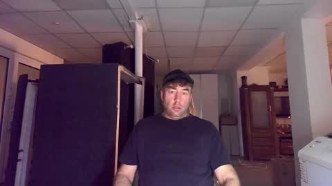 Snapshot of bengi1984 chatting on October 26, 2025, 3:56 am Robert 1984 online show from October 26, 2025, 3:56 am