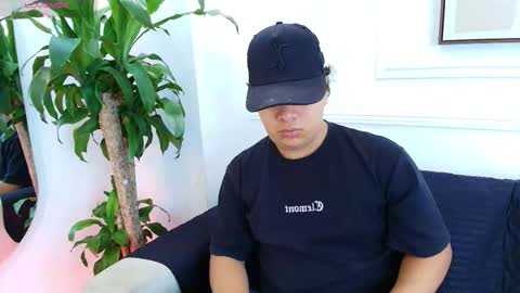 bennett_alejoo online show from October 1, 2025, 6:36 pm