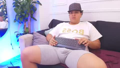bennett_alejoo online show from October 14, 2025, 10:32 pm