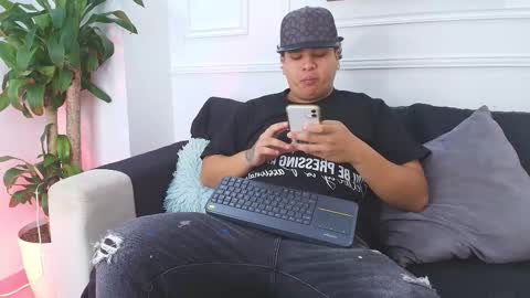 bennett_alejoo online show from October 15, 2025, 6:41 pm