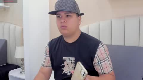 bennett_alejoo online show from April 30, 2026, 11:27 am