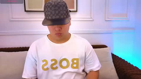 bennett_alejoo online show from May 18, 2026, 6:36 pm