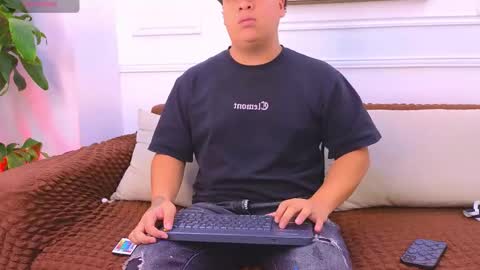 bennett_alejoo online show from May 27, 2026, 7:00 pm