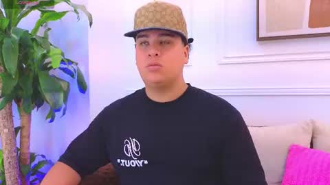 bennett_alejoo online show from June 16, 2026, 5:48 pm