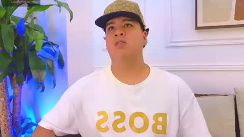 bennett_alejoo online show from June 18, 2026, 6:23 pm