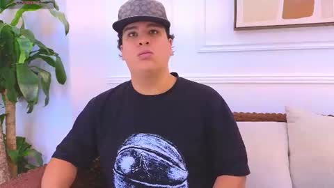 bennett_alejoo online show from July 5, 2026, 6:37 pm