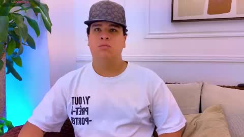 bennett_alejoo online show from July 24, 2026, 6:50 pm