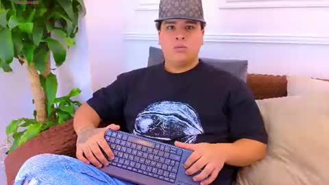 bennett_alejoo online show from July 25, 2026, 6:38 pm