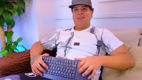 bennett_alejoo online show from July 28, 2026, 7:50 pm