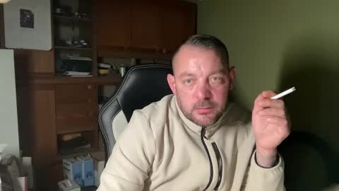 Snapshot of benochau chatting on March 28, 2026, 11:26 pm benochau online show from March 28, 2026, 11:26 pm