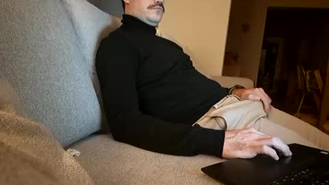 Snapshot of benoitgmx12 chatting on November 15, 2025, 8:27 pm benoitgmx12 online show from November 15, 2025, 8:27 pm