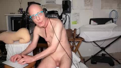 Snapshot of bentkokus chatting on May 17, 2026, 3:59 am Bent online show from May 17, 2026, 3:59 am