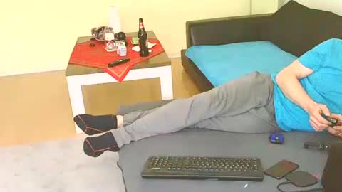 Benutzmich0800 online show from December 25, 2024, 1:09 pm