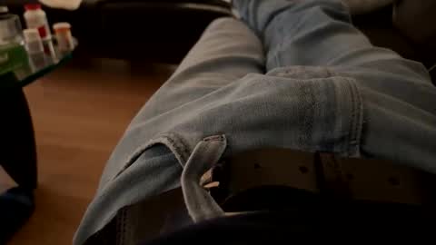 benz10001 online show from January 16, 2026, 2:04 am