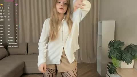 Julie online show from April 25, 2026, 6:38 pm