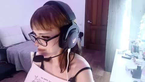 Lina online show from April 15, 2026, 3:08 pm