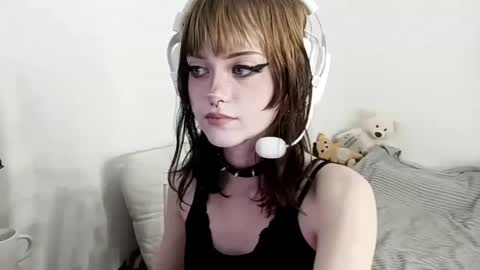Lina online show from April 25, 2026, 3:09 pm