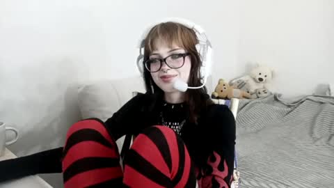 Lina online show from April 26, 2026, 3:10 pm