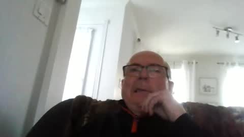 Snapshot of bernard1102 chatting on April 19, 2026, 10:01 pm bernard1102 online show from April 19, 2026, 10:01 pm