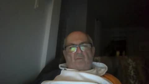 Snapshot of bernard1102 chatting on April 21, 2026, 12:45 am bernard1102 online show from April 21, 2026, 12:45 am