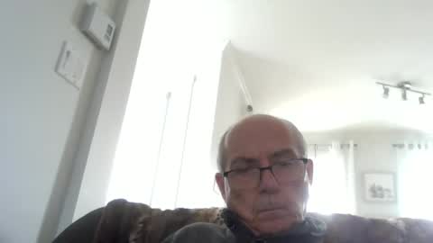 Snapshot of bernard1102 chatting on May 6, 2026, 6:57 pm bernard1102 online show from May 6, 2026, 6:57 pm