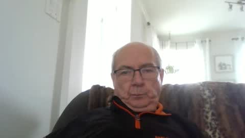 Snapshot of bernard1102 chatting on May 7, 2026, 1:16 pm bernard1102 online show from May 7, 2026, 1:16 pm